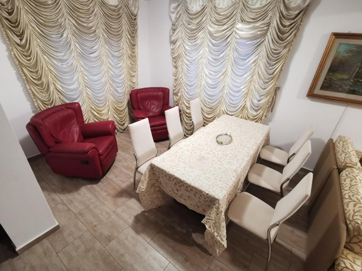 Vila Deal Săcele Εξωτερικό φωτογραφία