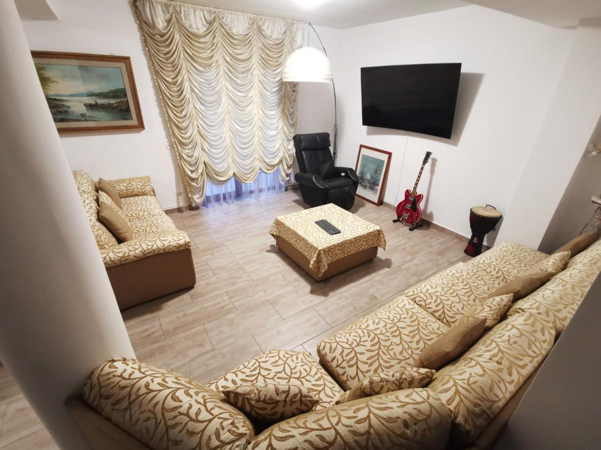 Vila Deal Săcele Εξωτερικό φωτογραφία