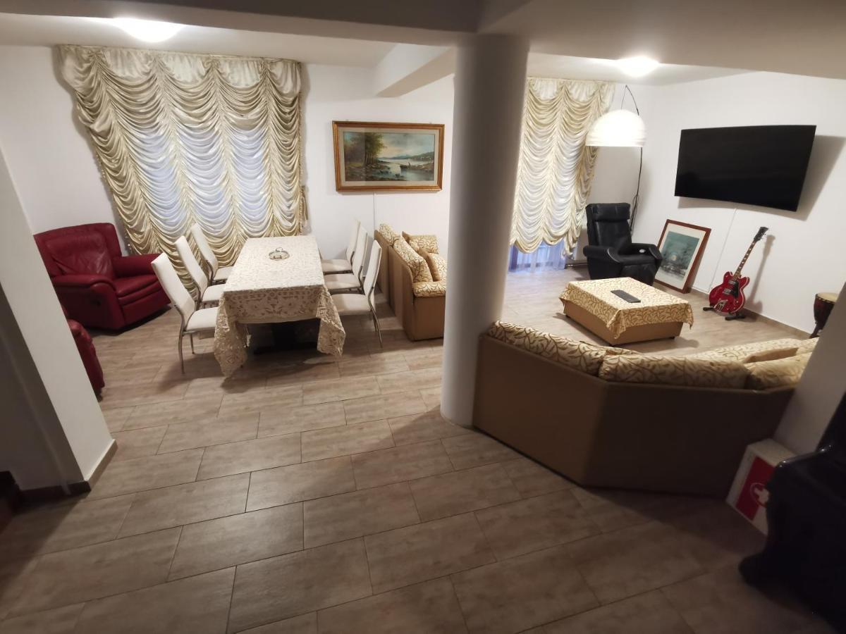 Vila Deal Săcele Εξωτερικό φωτογραφία