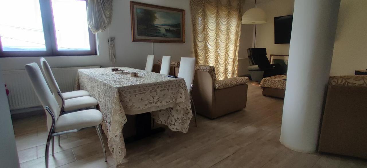 Vila Deal Săcele Εξωτερικό φωτογραφία