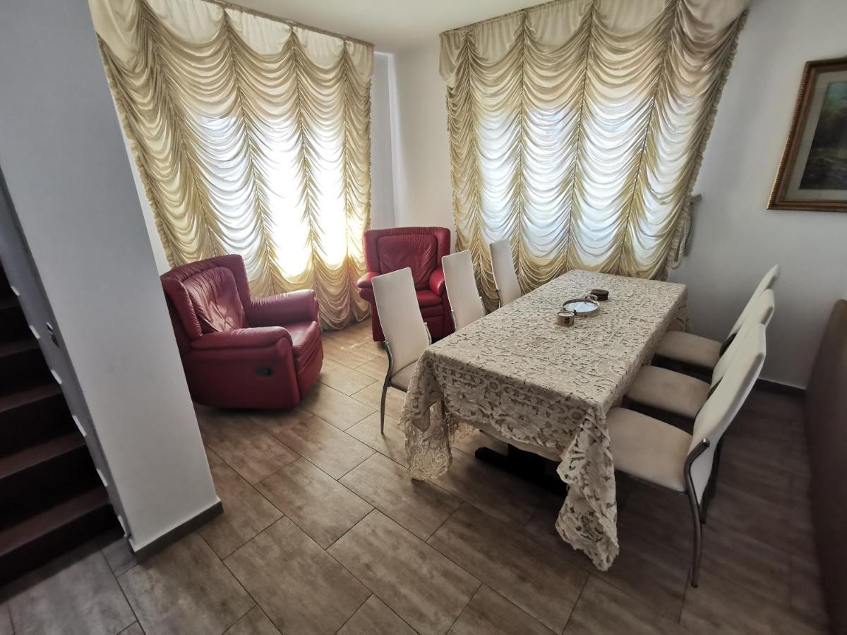 Vila Deal Săcele Εξωτερικό φωτογραφία